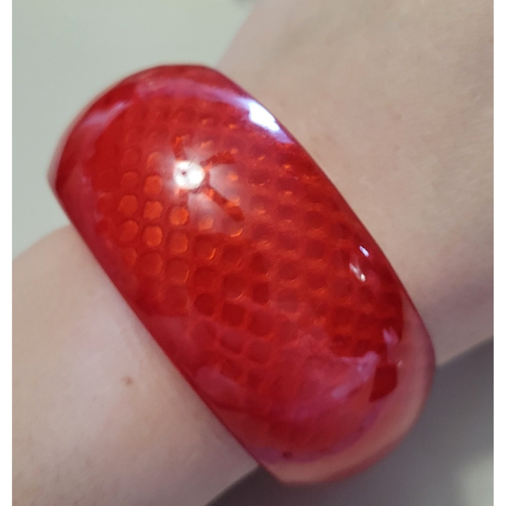 NOIR Jewelry NYC Brand Red Lucite Bangle Bracelet Textured Snake Skin‎ Look